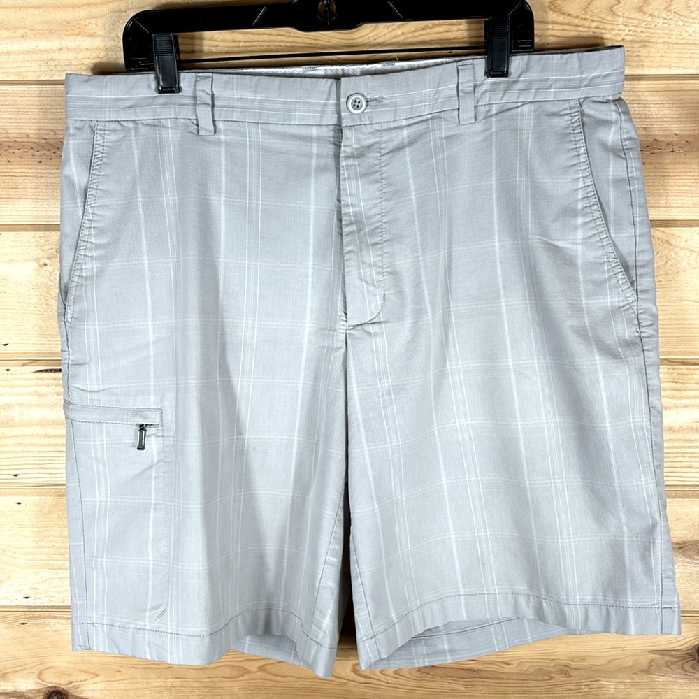Greg Norman Men's Flat Front Golf Shorts Gray/White Stripe Size 36